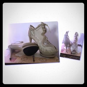 NUDE COLORED LACE TIE UP HEELS!💋